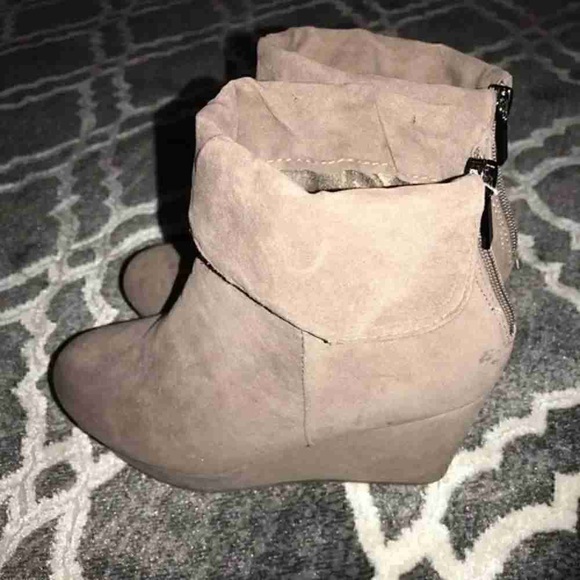 Shoes - Women's Tan Ankle Boots